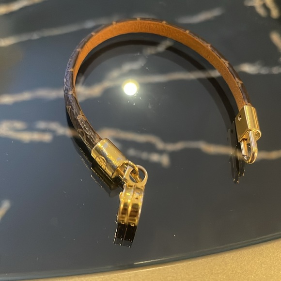 LV Tribute Bracelet (17) Authentic - Picture 5 of 6